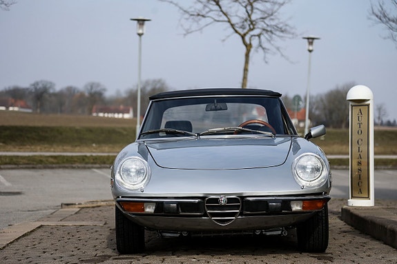 Alfa Romeo Spider 9 of 21