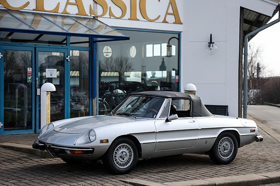Alfa Romeo Spider 7 of 21