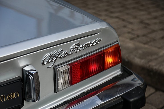Alfa Romeo Spider 15 of 21