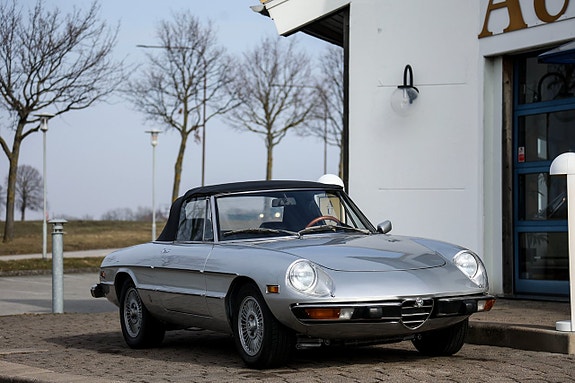 Alfa Romeo Spider 6 of 21