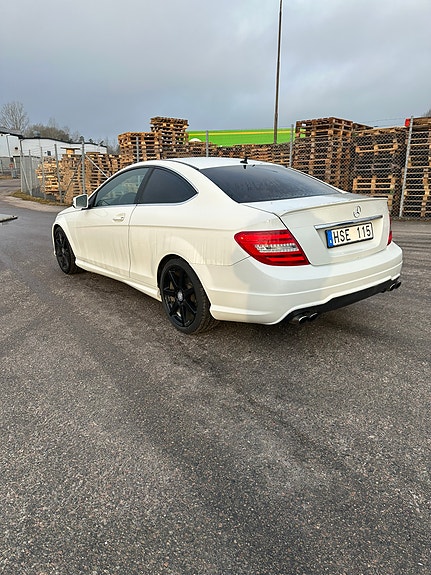 Mercedes-Benz C180 2 of 5