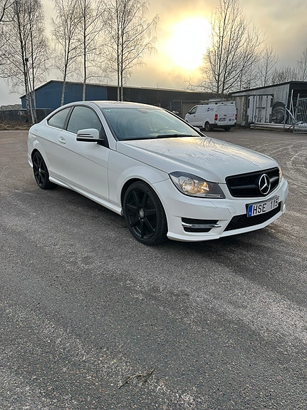 Mercedes-Benz C180 4 of 5