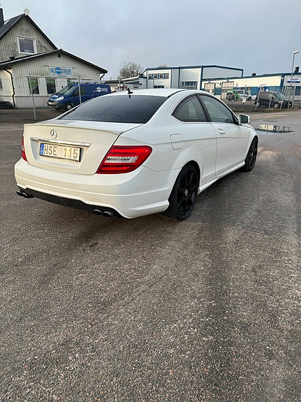 Mercedes-Benz C180 3 of 5