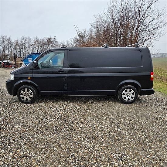 VW Transporter 2,5 TDI 2 of 5