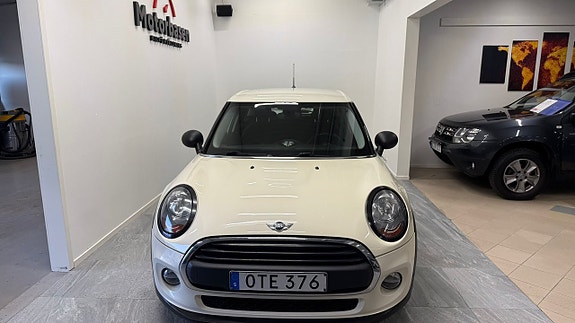 MINI One 2 of 10