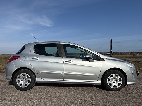Peugeot 308 3 of 5