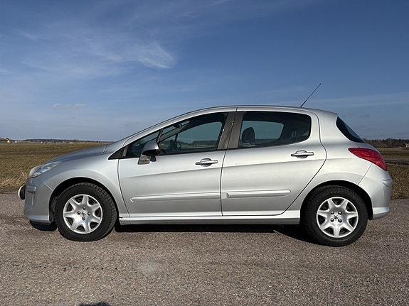Peugeot 308 4 of 5