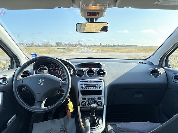 Peugeot 308 9 of 15