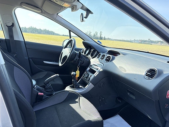 Peugeot 308 8 of 15