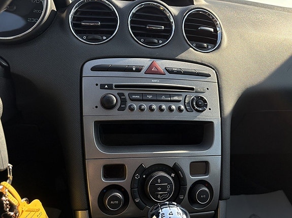 Peugeot 308 11 of 15