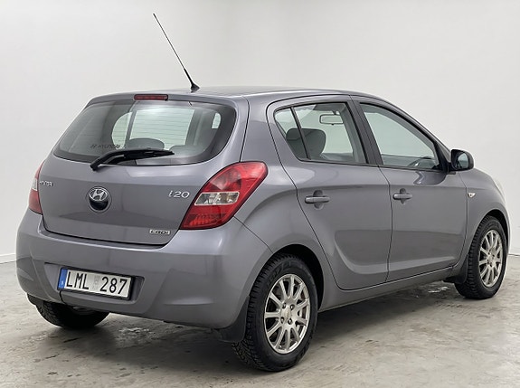 Hyundai i20 2 of 5