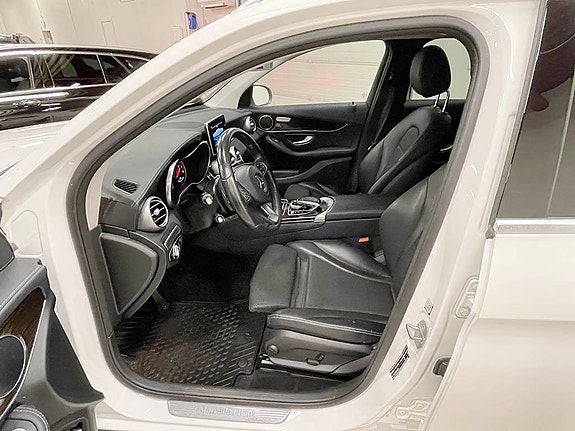 Mercedes-Benz GLC350 e 4 of 5