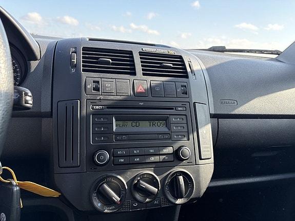 Volkswagen Polo 10 of 12