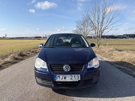 Volkswagen Polo 2 of 5