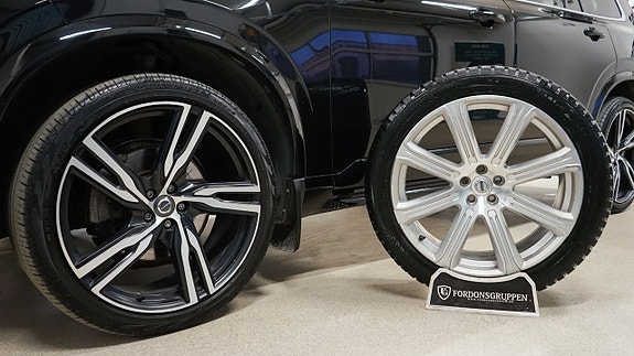 Volvo XC90 2 of 5