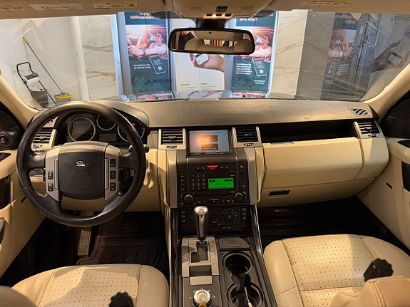 Land Rover Range Rover Sport 9 of 23