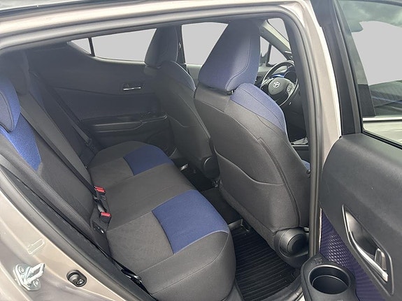 Toyota C-HR 8 of 11