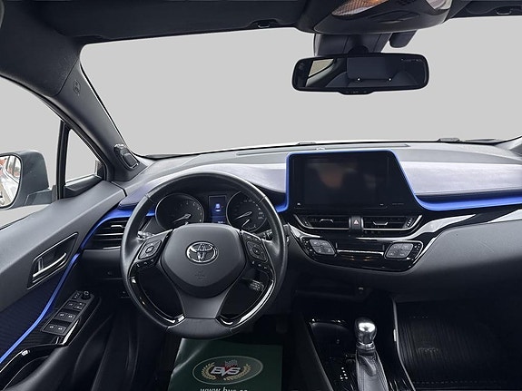Toyota C-HR 9 of 11