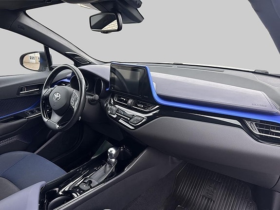 Toyota C-HR 7 of 11