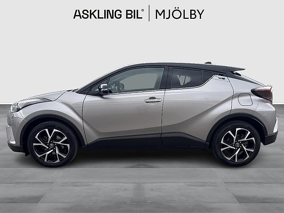 Toyota C-HR 4 of 5