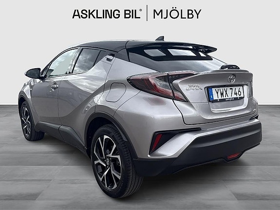 Toyota C-HR 3 of 5