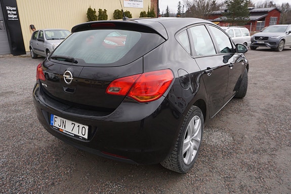 Opel Astra 3 of 6