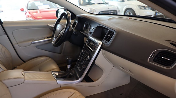 Volvo V60 10 of 18