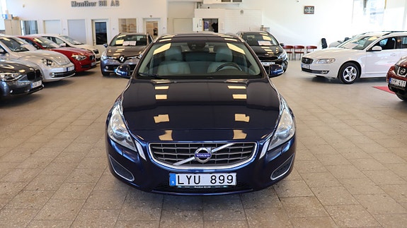 Volvo V60 7 of 18