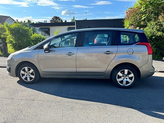 Peugeot 5008 3 of 5