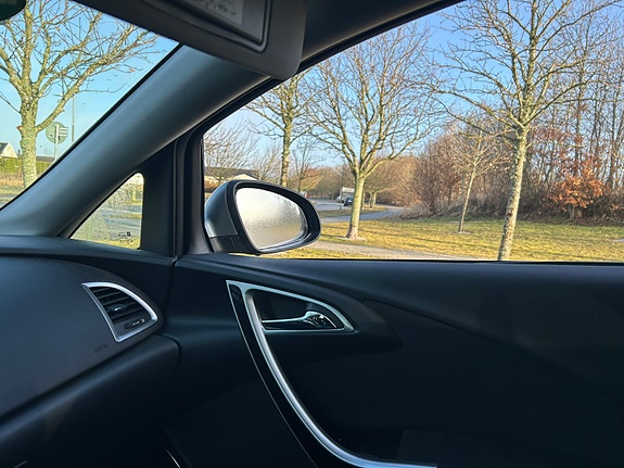 Opel Astra 9 of 12
