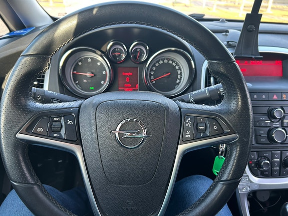 Opel Astra 8 of 12