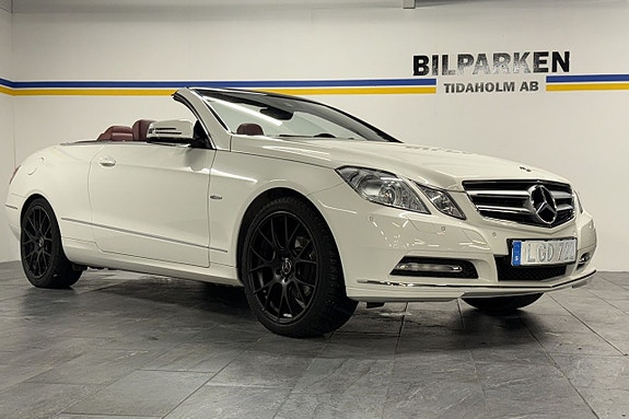 Mercedes-Benz E200 3 of 5