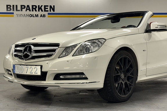 Mercedes-Benz E200 2 of 5