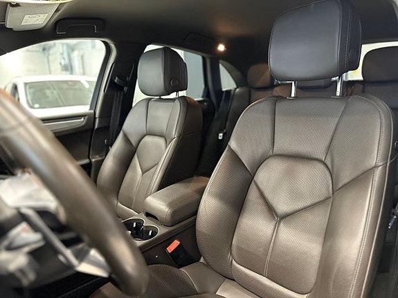 Porsche Macan S 15 of 23