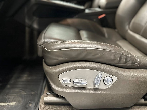 Porsche Macan S 21 of 23