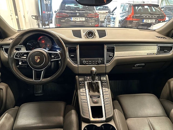 Porsche Macan S 13 of 23