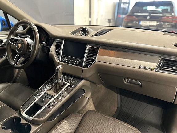 Porsche Macan S 16 of 23