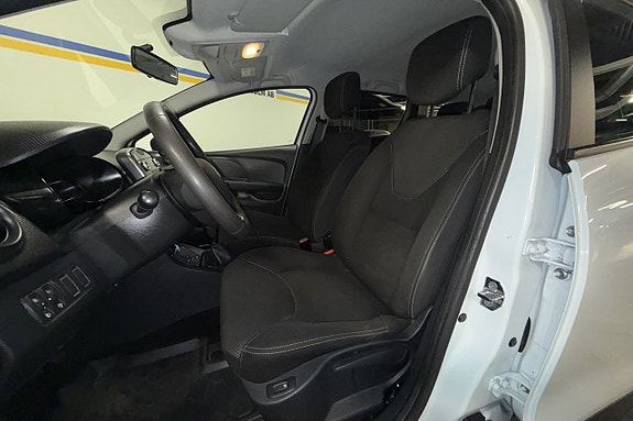 Renault Clio 12 of 23