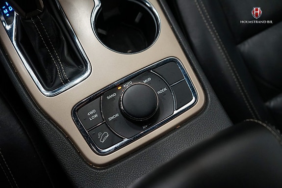Jeep Grand Cherokee 21 of 25