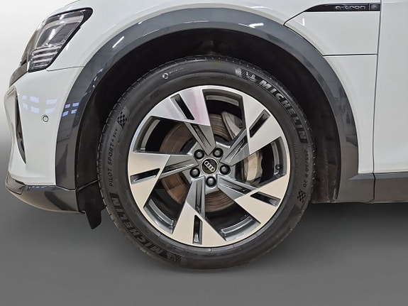 Audi Q8 14 of 15