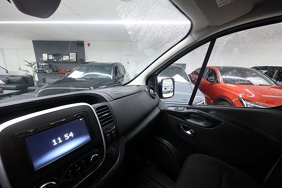 Renault Trafic 13 of 16