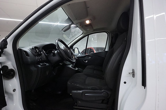 Renault Trafic 12 of 16