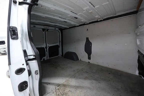 Renault Trafic 7 of 16