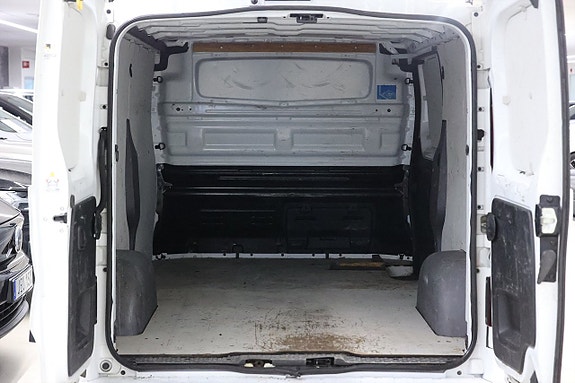 Renault Trafic 10 of 16