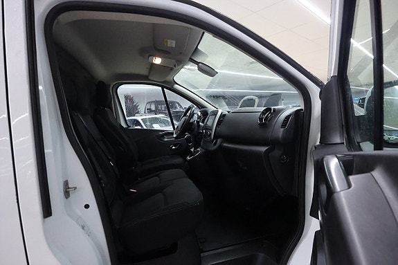Renault Trafic 11 of 16