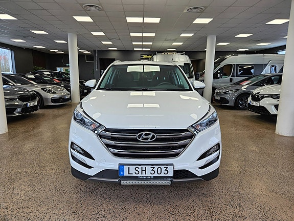 Hyundai Tucson 2 of 5