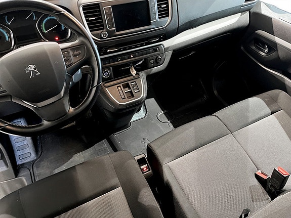 Peugeot e-Expert 8 of 15