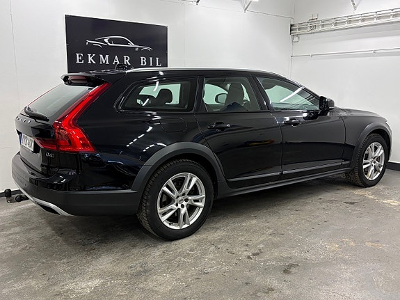Volvo V90 Cross Country 4 of 5
