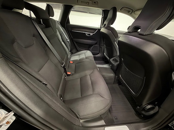 Volvo V90 Cross Country 12 of 25