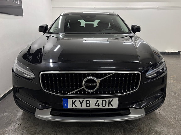 Volvo V90 Cross Country 3 of 5